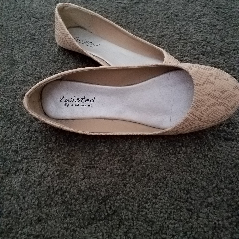Snakeskin flats